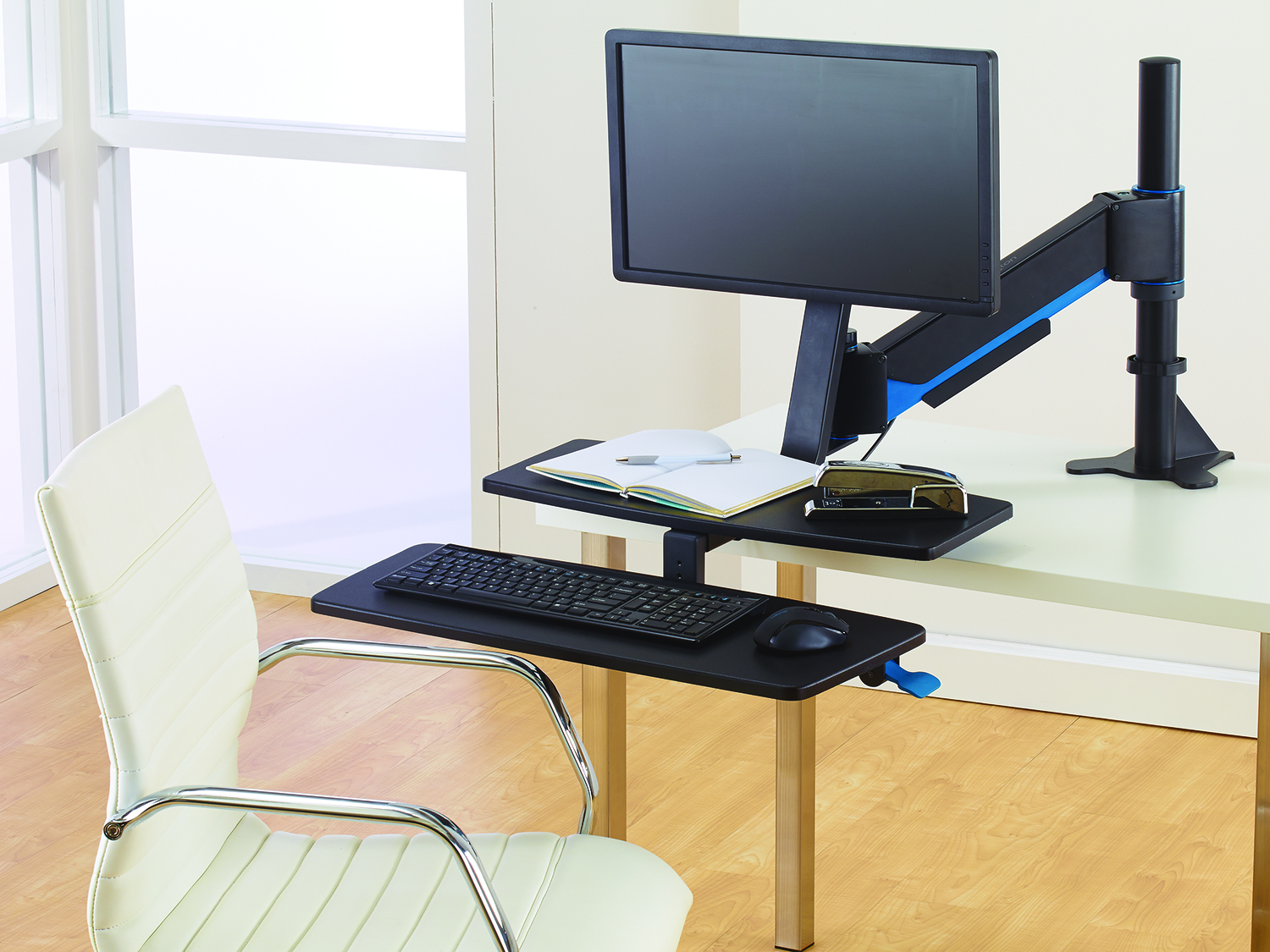 Workplace Ergonomics for Sitting and Stand-Up Desks — In Touch